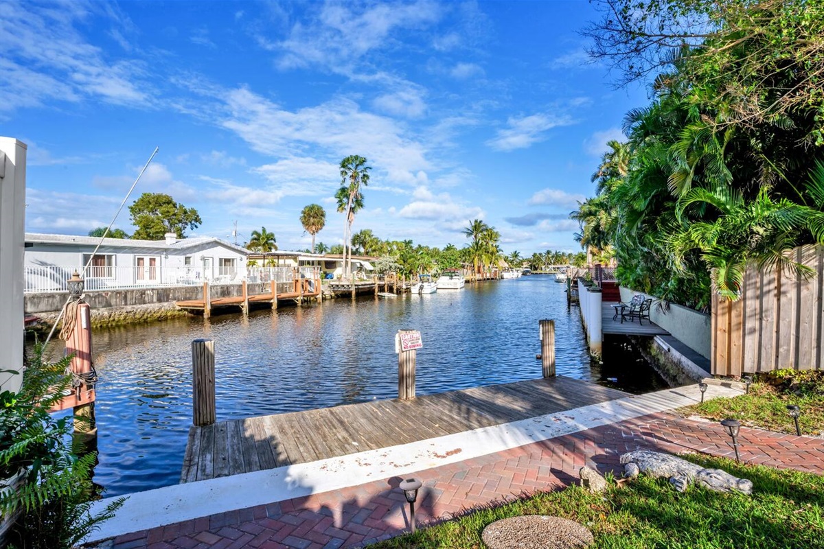 View of the "Bahama canal" from your dock. Cruise and explore, with your own paddle board, or take a friend?