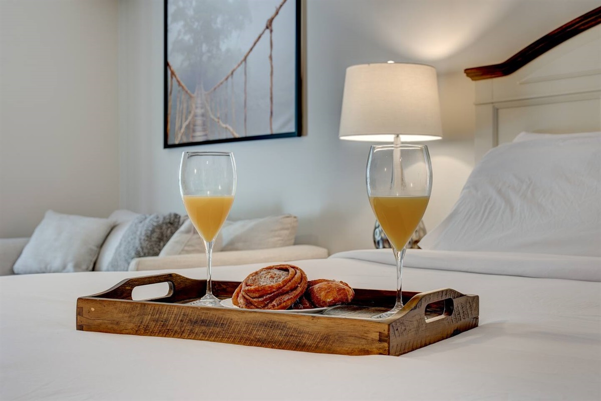 Wake up to breakfast in bed at the beauitful SanDestin Golf & Beach Resort!