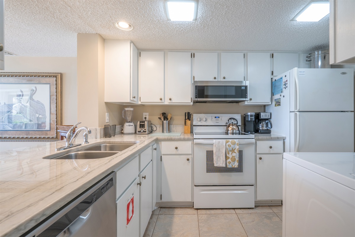 CLEAN, SPACIOUS, WELL-LIT KITCHEN!