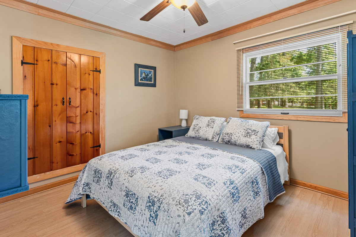 2nd bedroom