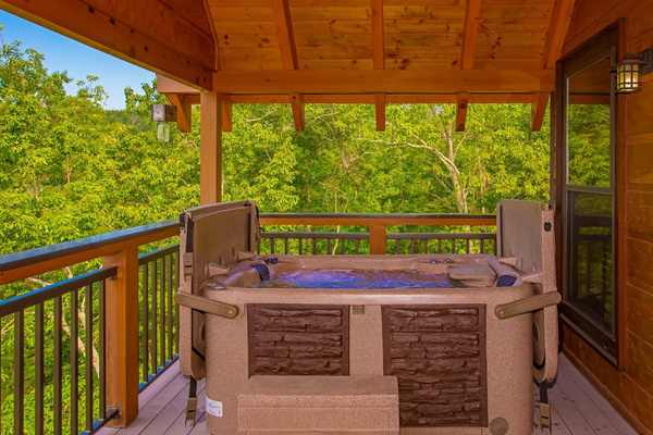 Master bedroom private balcony and hot tub for two in the treetops, Splashing at the Bluff
