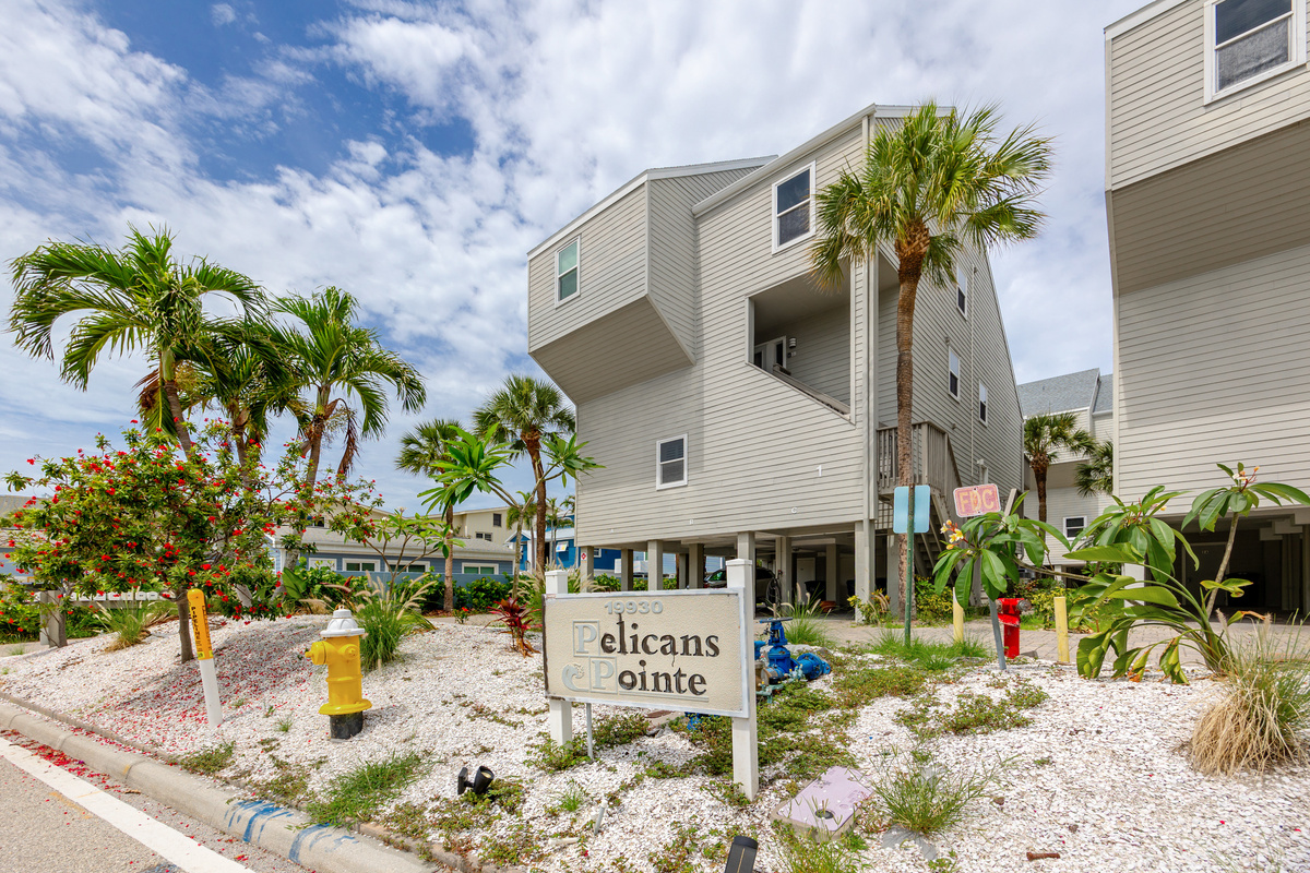 Pelican Pointe Beach front stay
