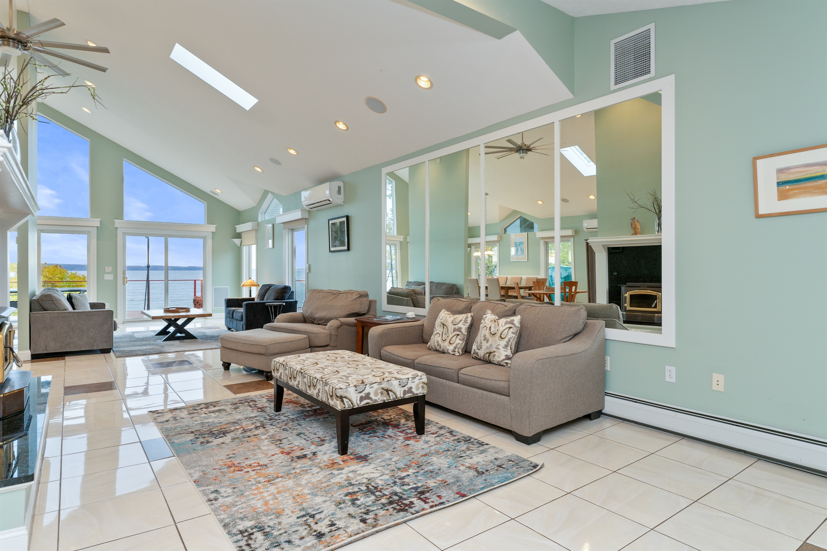 Spacious upstairs living area-main floor