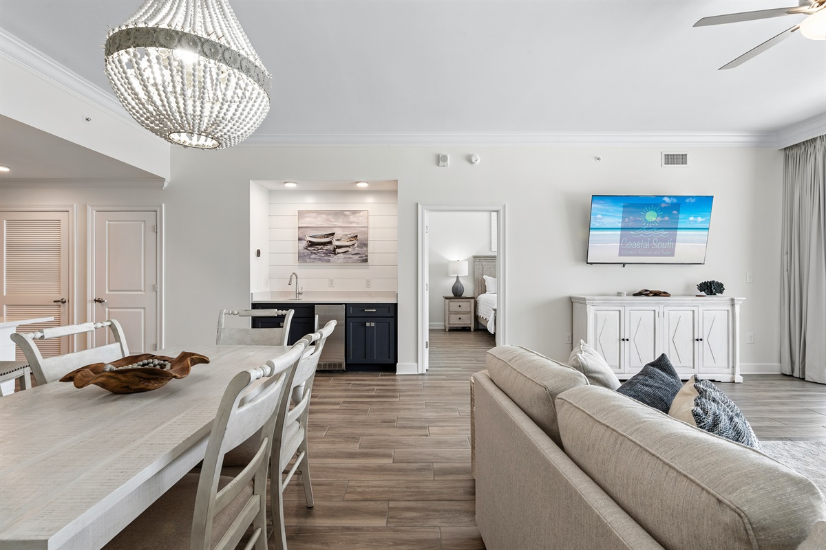 Living Room/Bar