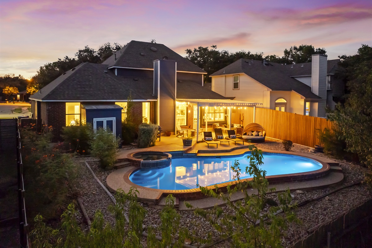 Austin Pool & Spa Oasis While Looking at Green Space!