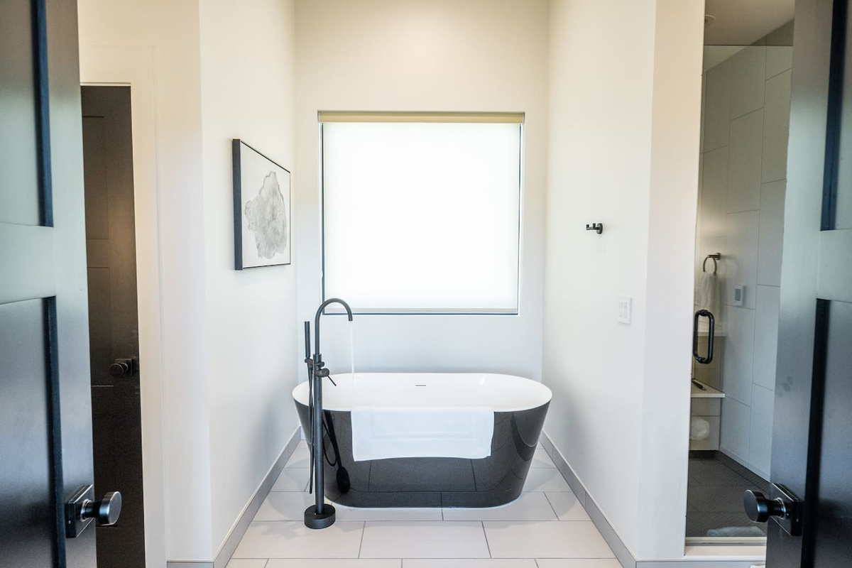 Suite 1 Bathroom (Shower + Tub)