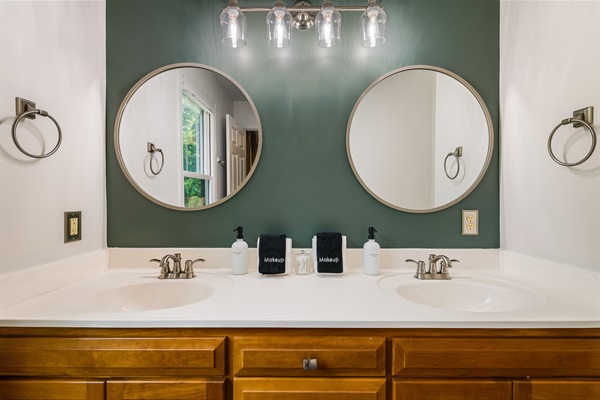 Bright and modern master bath, designed with comfort in mind