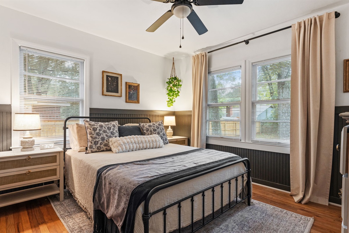 The Stonehaven Room  (Master with Queen Bed)
