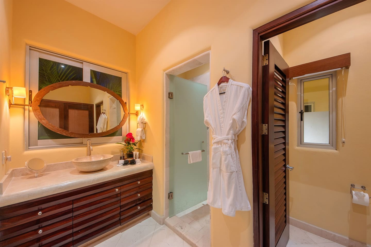 Bath - Suite 10