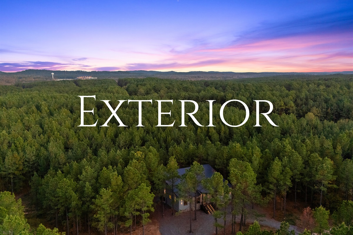 This aerial view captures the beauty and privacy of Casa Verde’s setting, surrounded by nature and fresh mountain air.