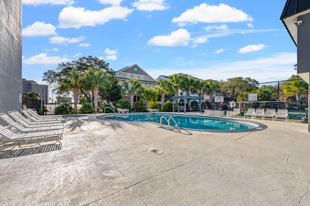Large sundeck by the pool