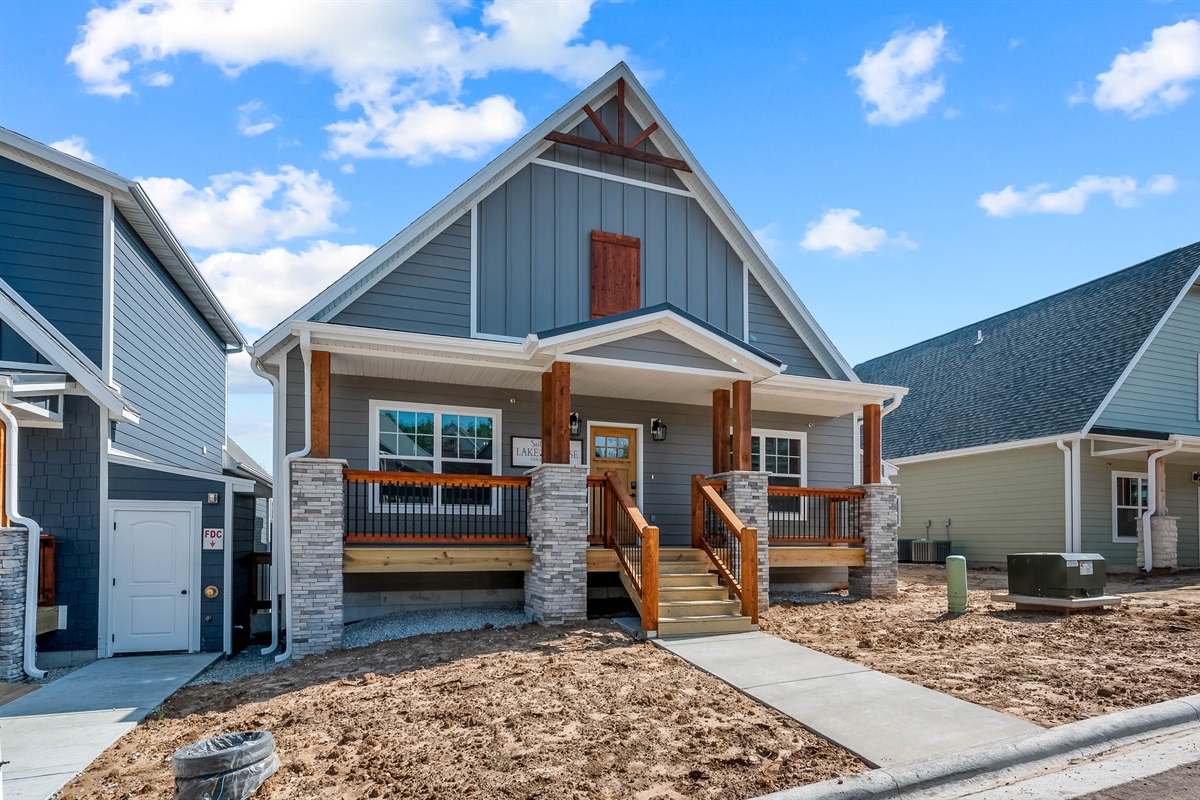 Great location near State Park Marina and the Showboat Branson Belle