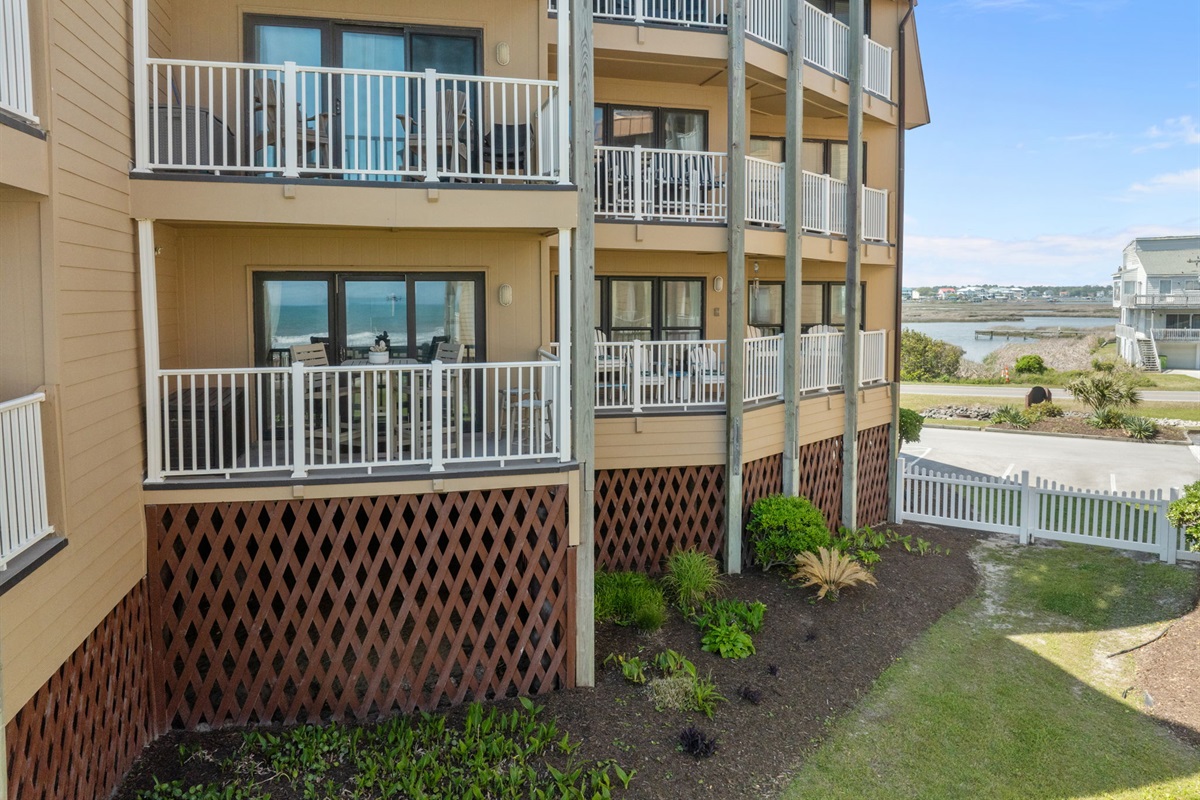 Topsail Dunes: a well maintained oceanfront community with direct beach access