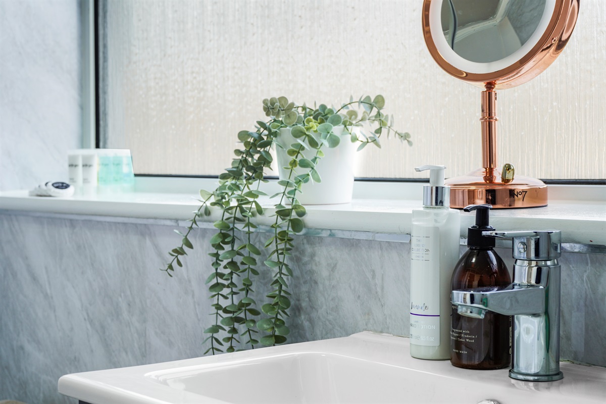 [Bathroom frosted glass]