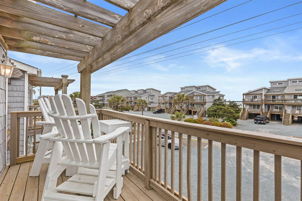 Elevated seating with neighborhood views and coastal charm