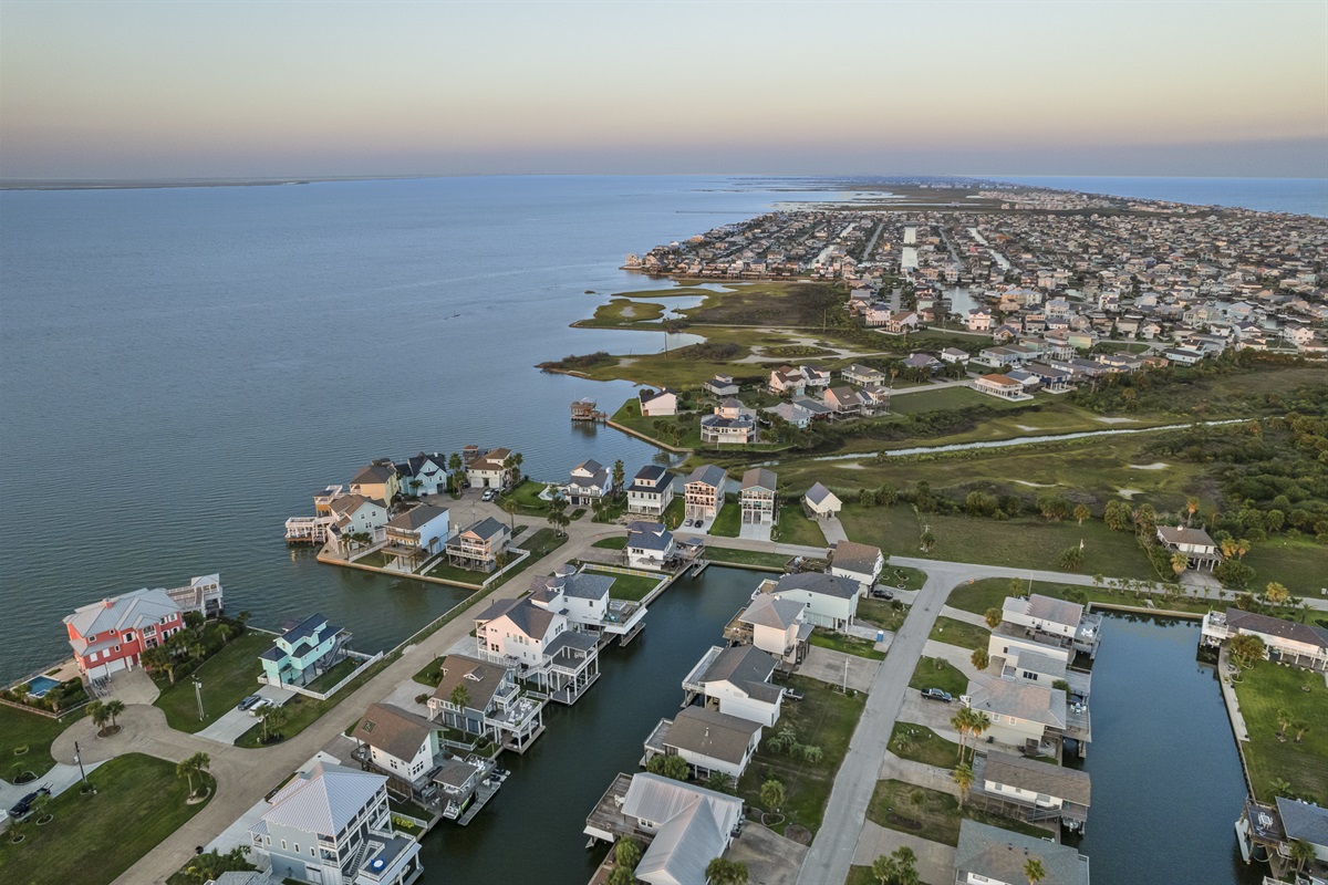 b691af6a511140c3803c7d1464b2a0d0 Large | Beachhouse | Texas | TX | Vacation Homes | Galveston | Crystal Beach | Kokomo | Breezy Days | Beachfront Elegance | Sunrise Serenity | Southern Sands Property Management, LLC
