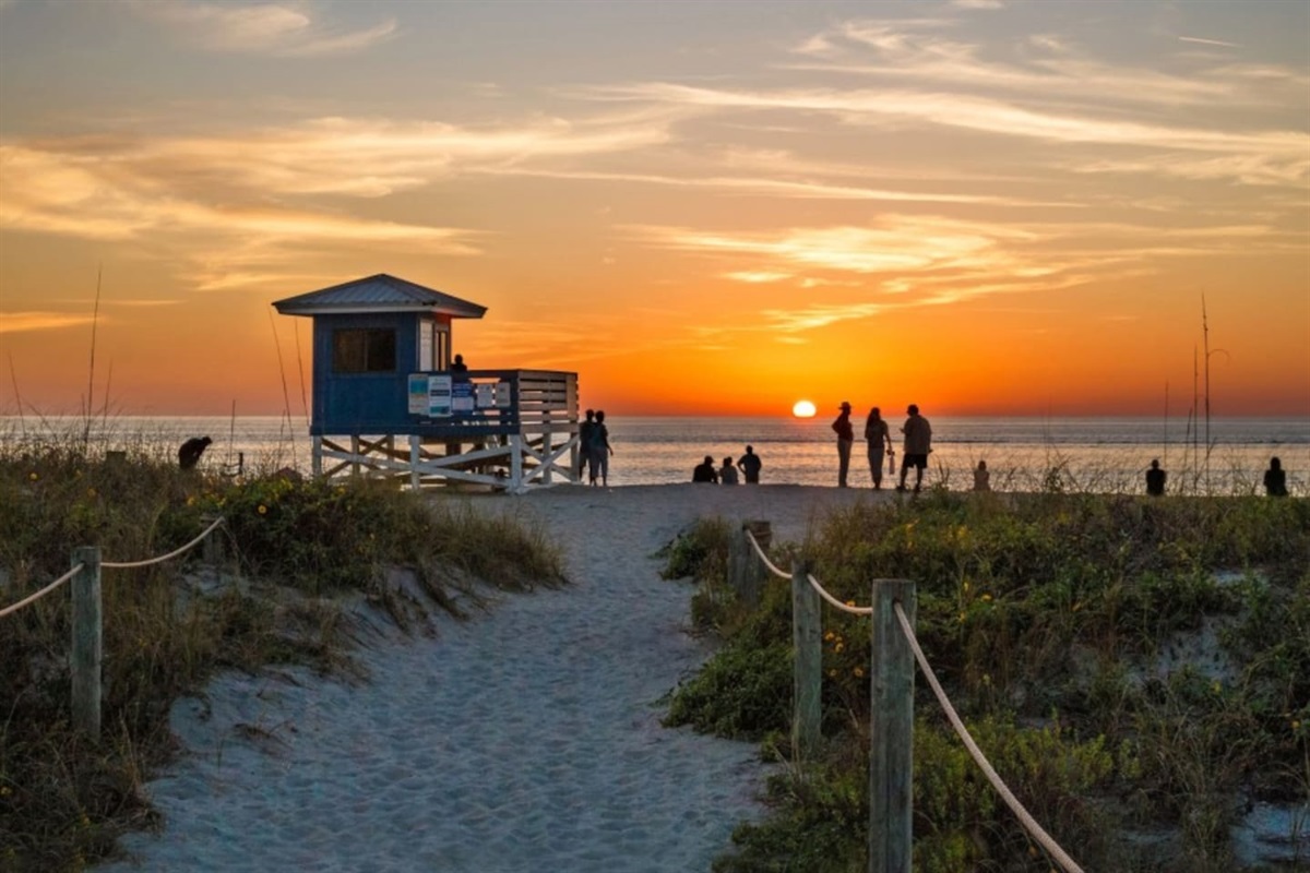 Manasota Beach sunsets 15 mins away! 