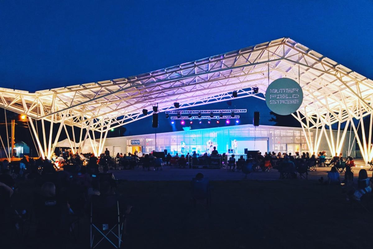 Sip, stroll, and enjoy live music in downtown Rogers—an easy favorite for a fun yet elevated girls trip in Northwest Arkansas.