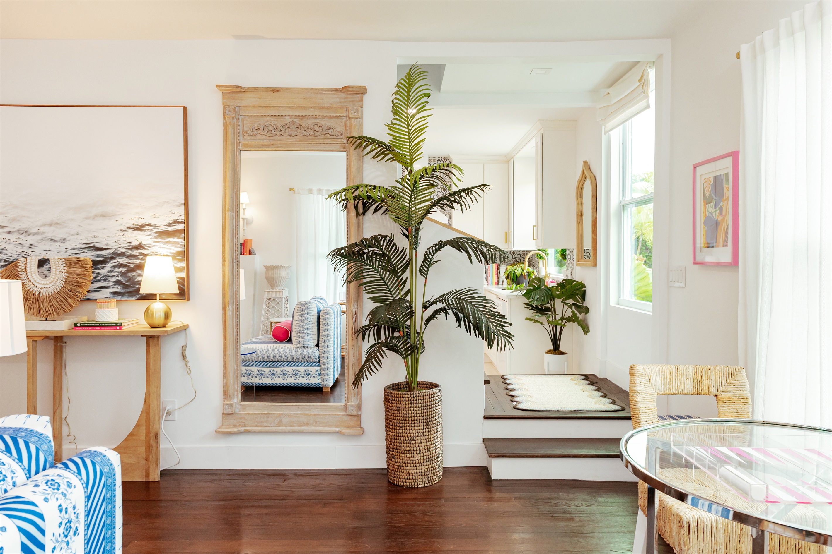 The main living room is tastefully designed for your comfort, from the Ralph Lauren accent pillows to lighting, decoration and comfortable seating.