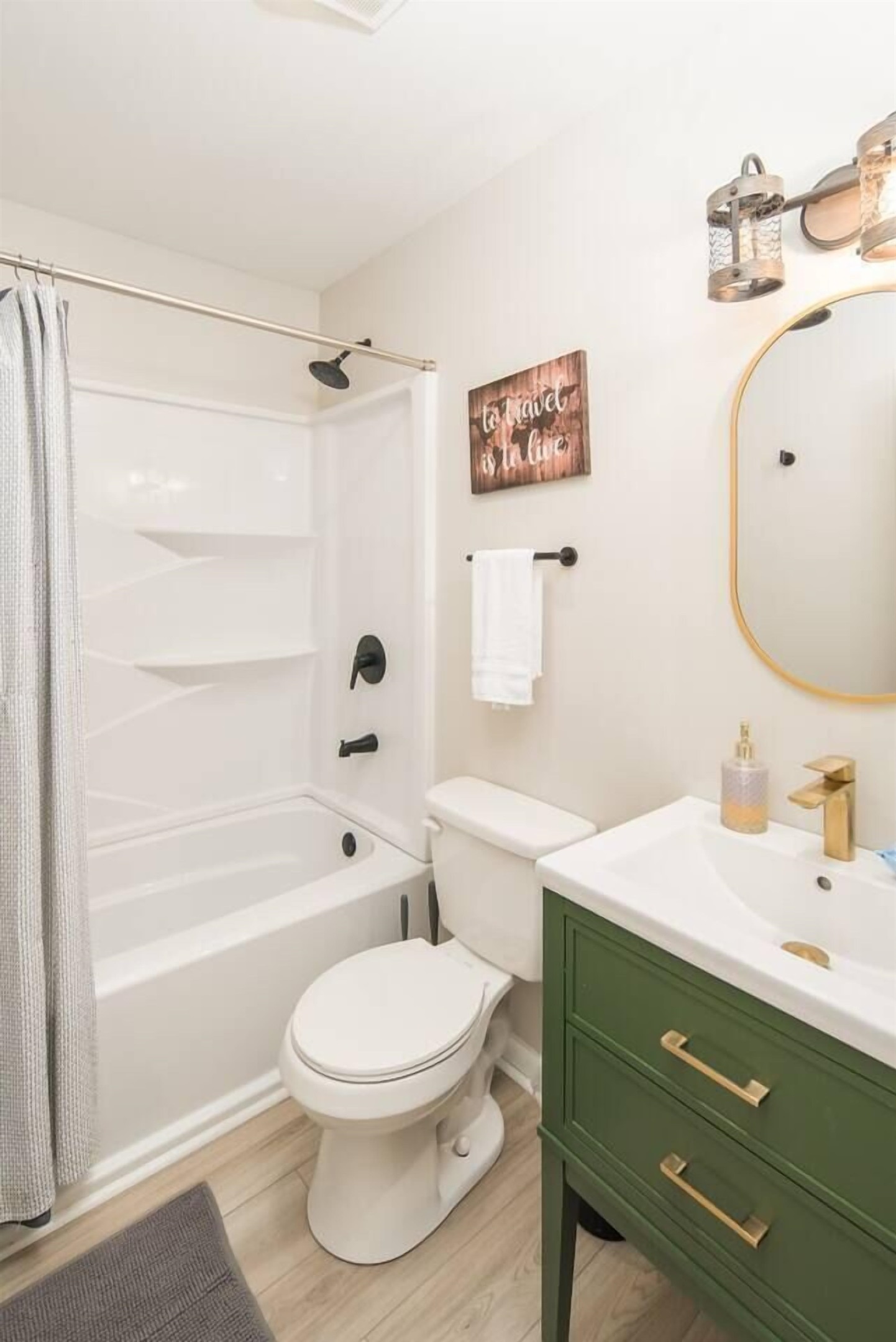 Unit 2: Full Bathroom Bed & Bath Linens Provided