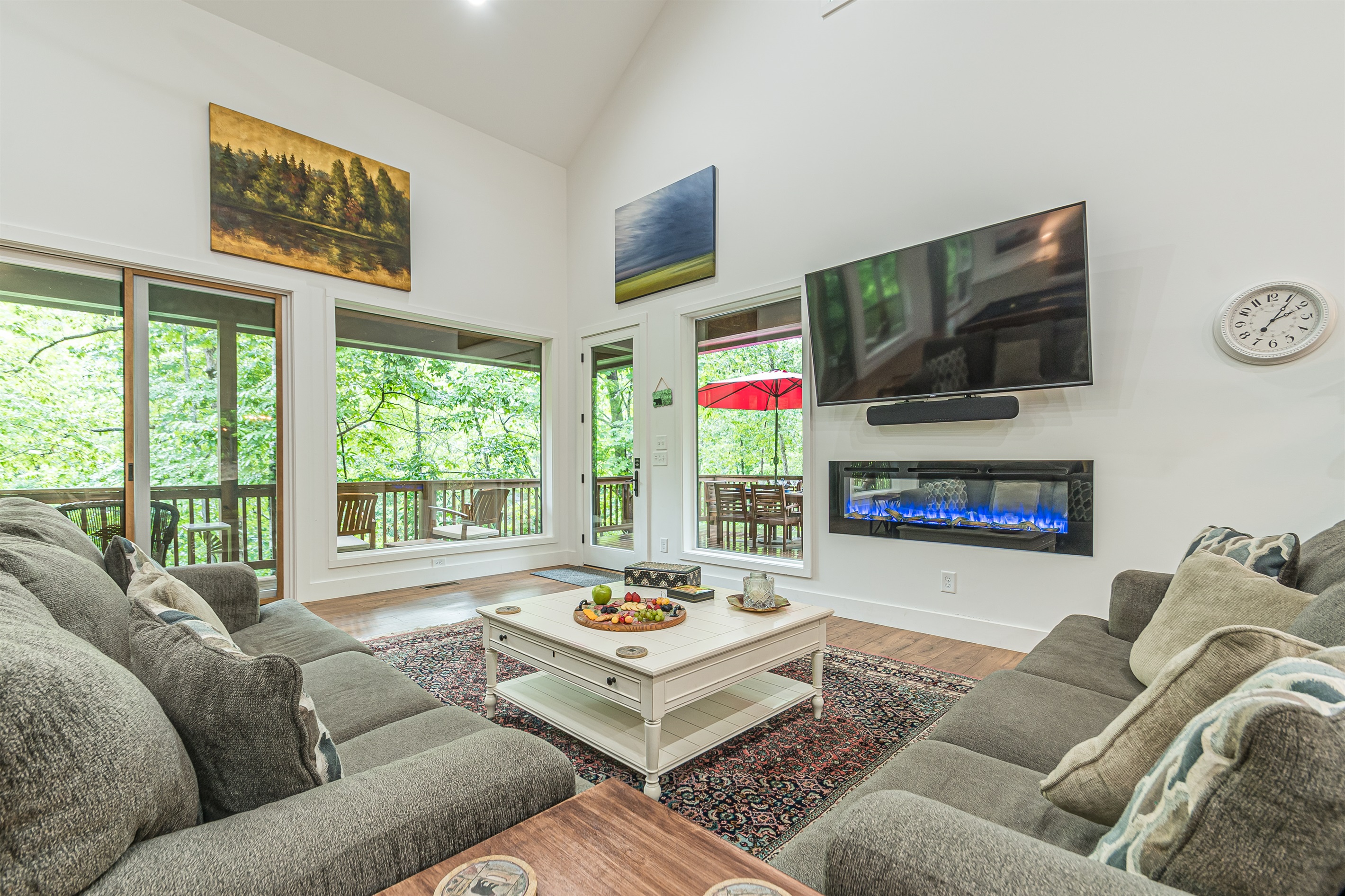 Bearadise Bungalow | Luxurious Canopy Retreat | Hot Tub | Fire Pit | Pool Table 5