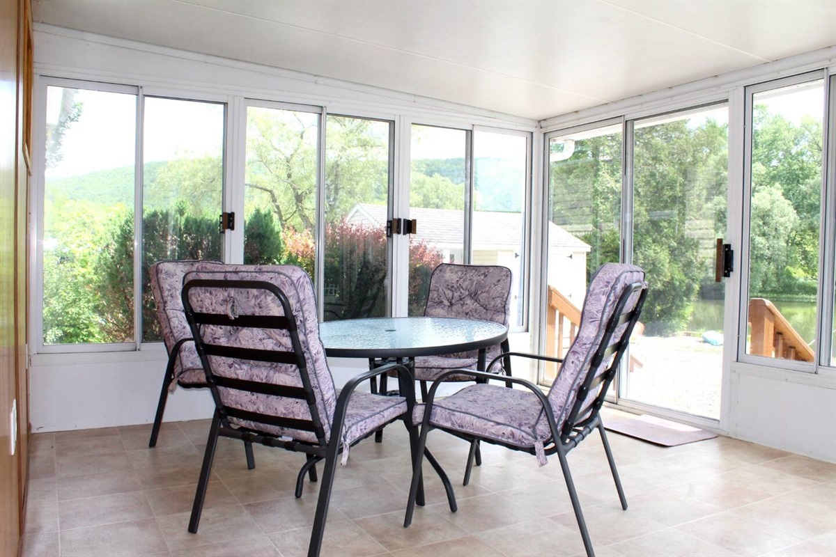 3-season sun porch to enjoy morning coffee, or a cocktail at sunset!