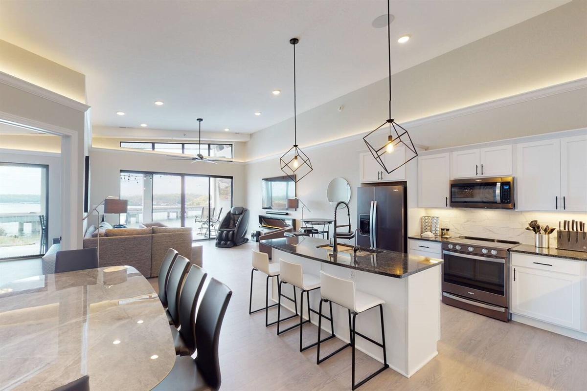 Over 1600Sq feet of living space in this condo's top floor Penthouse, suite 503. 