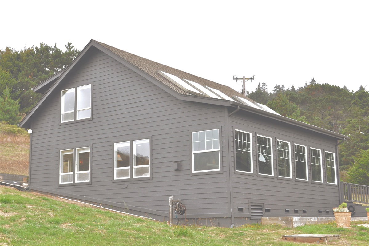 Scandinavian-style vacation house steps from the beach