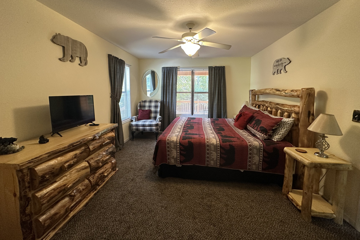 King-size Log Bed-Smart TV