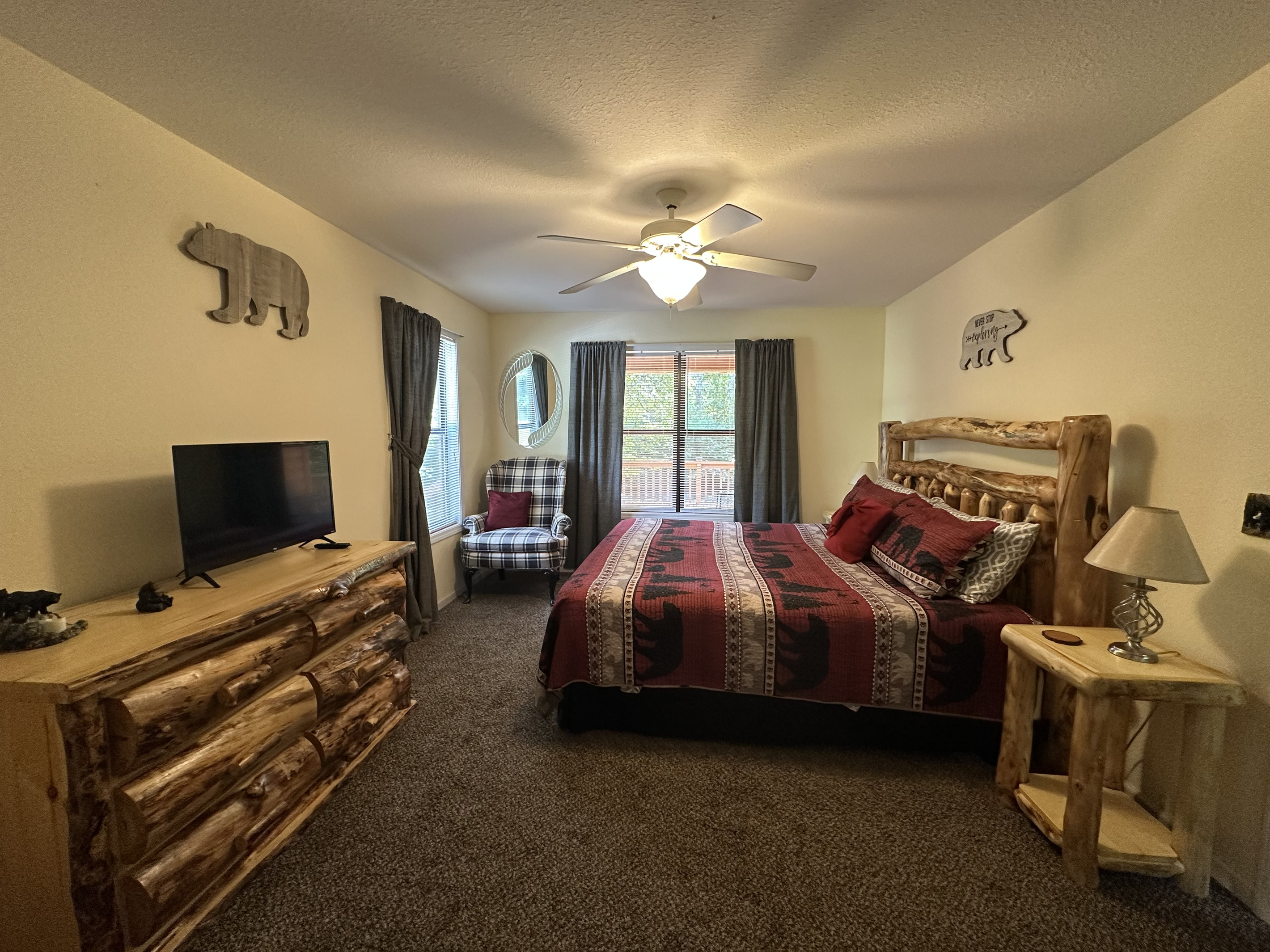 King-size Log Bed-Smart TV