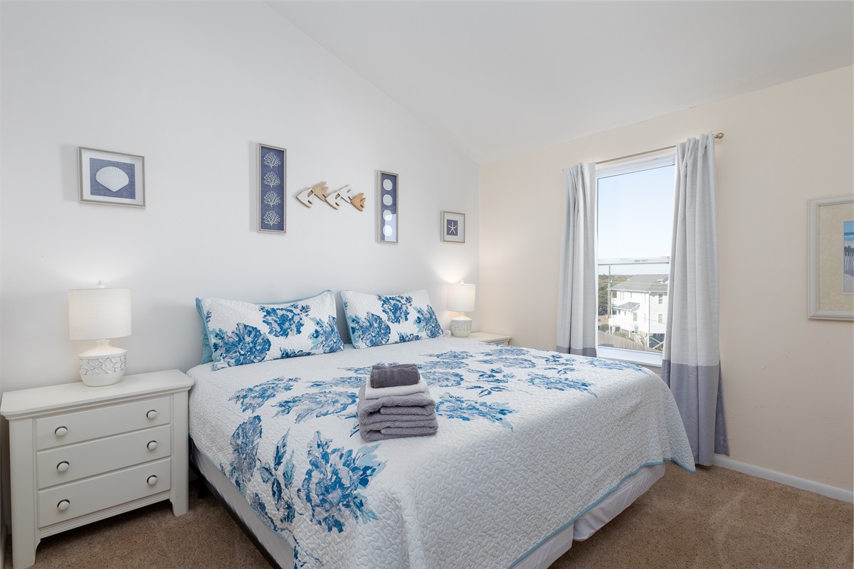 Bedroom with King-size bed