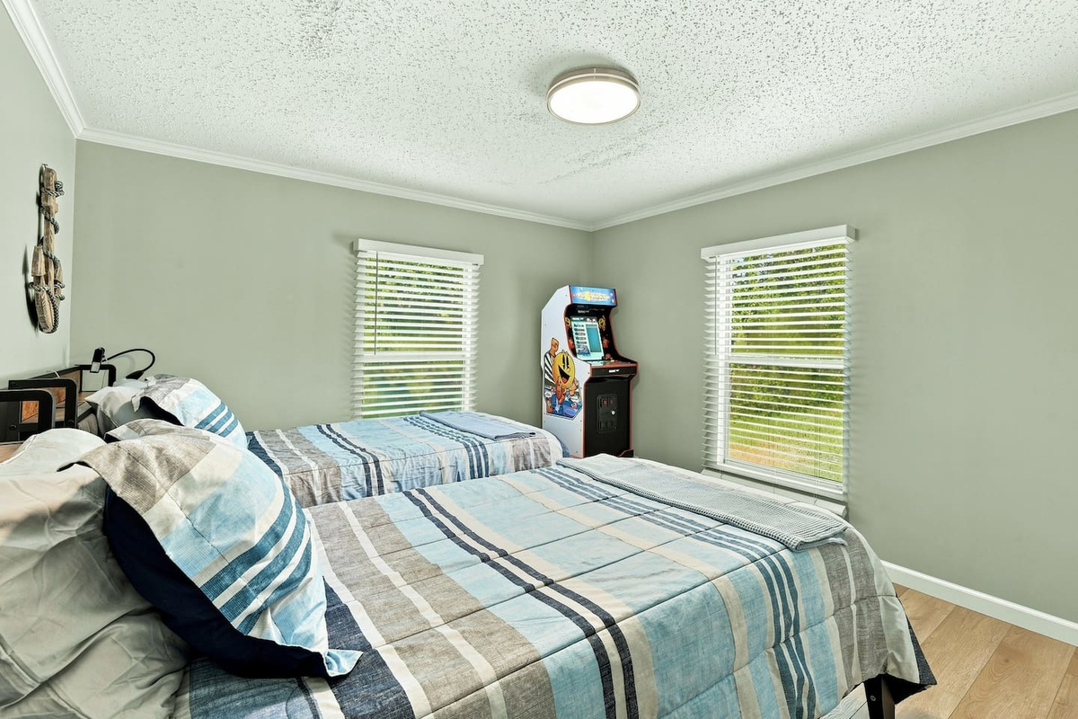 Keep the fun going after a day on the lake with your own classic arcade game right in the bedroom—an easy hangout spot when everyone is ready for some downtime.