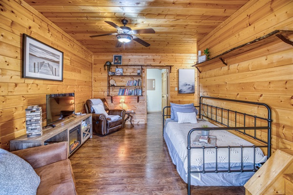 Lower level living sleeps 2