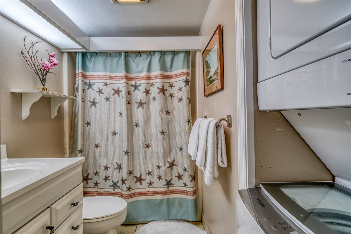 Washer and dyer in condo for guest to use during stay