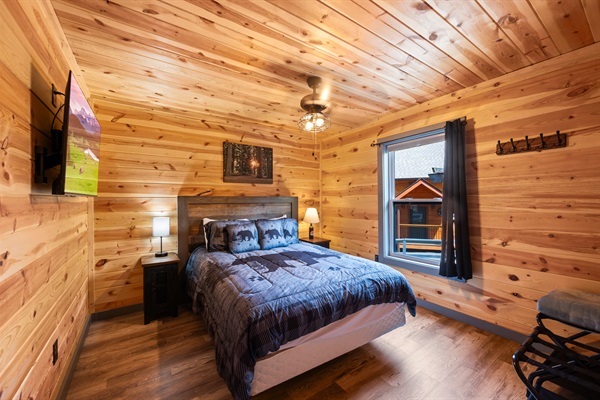 Bedroom 2 - Queen Bed