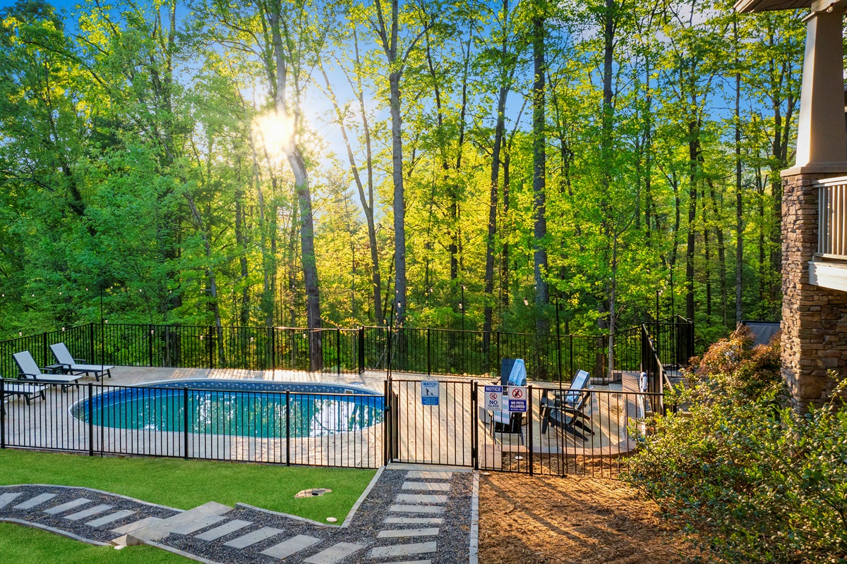 Your private pool is surrounded by forest, offering total peace and plenty of sunshine. Soak up the sun on one of our four luxury loung chairs, warm up around the poolside fire pit, or cool off with a dip — you’ll never want to leave.