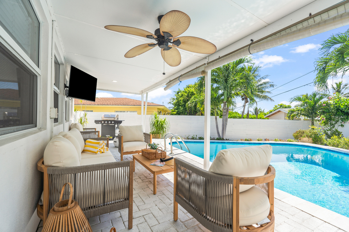 Enjoy meals and moments together overlooking the pool