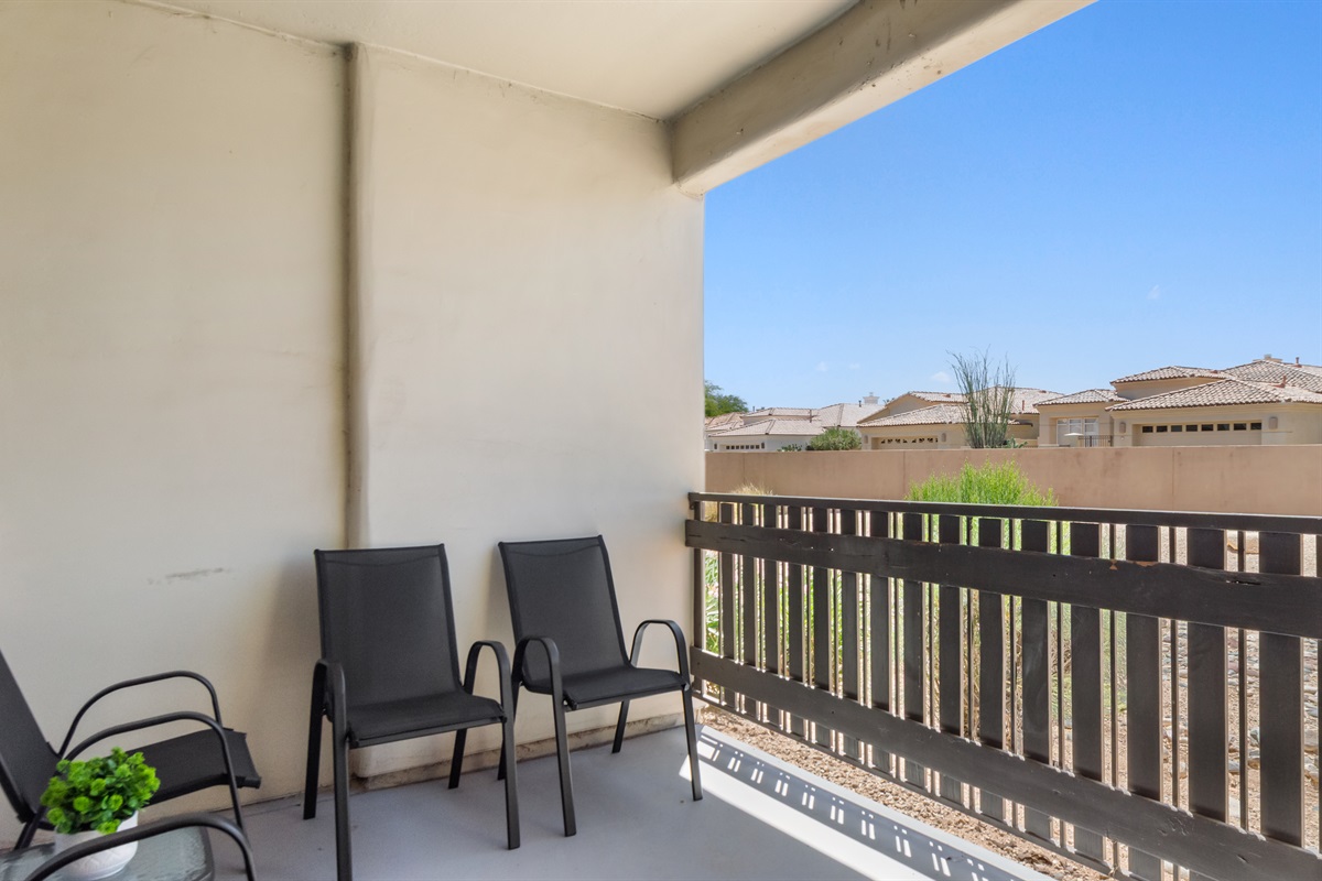 Enjoy access to outdoor patio designed for comfort and convenience. ☀️
