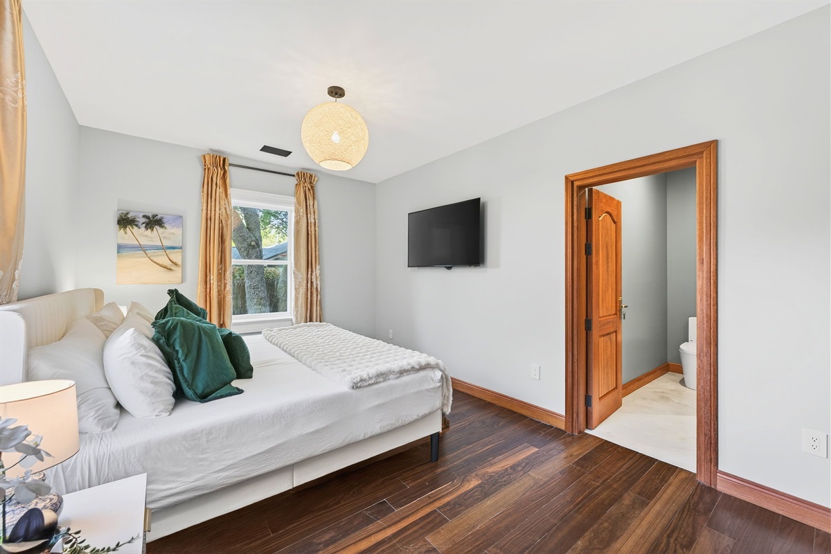 King Suite 1 | Rosewood Retreat | 2605 Palm Blvd, Isle of Palms, SC | IOP Escapes