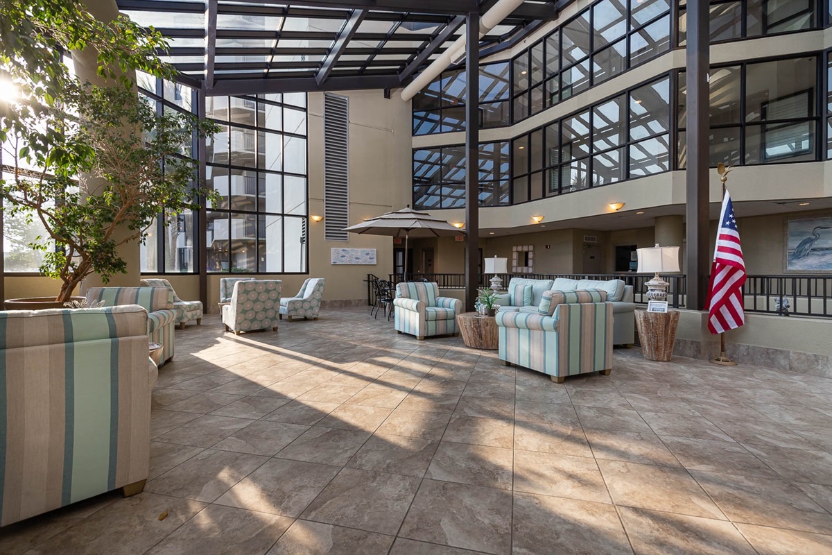 The beautiful lobby of Phoenix VII...just go hang out and enjoy this awesome space! What are you waiting for?? Book today!