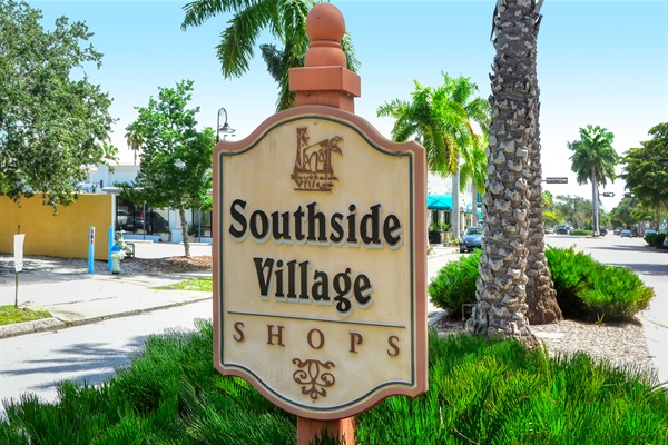 Southside Village, only 3/4 mile from the house, features boutiques, top-rated restaurants and Perq coffeehouse