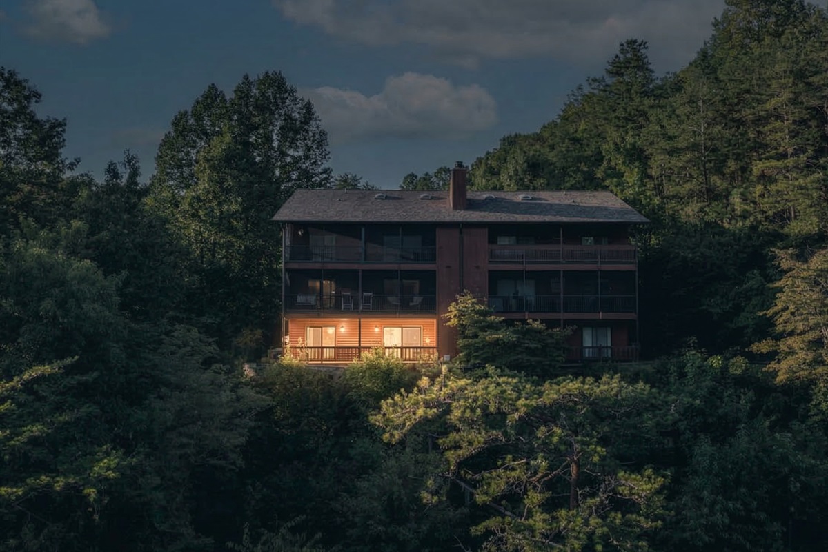 Serene Escape 2 Bedroom condo unit. Sleeps 6 total. Wood burning fireplace.