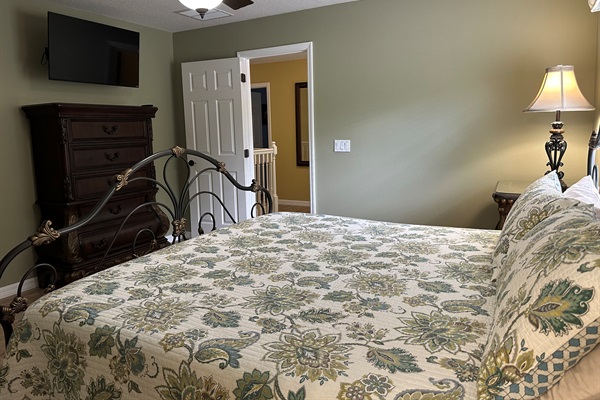 Upstairs King Master Ensuite #1