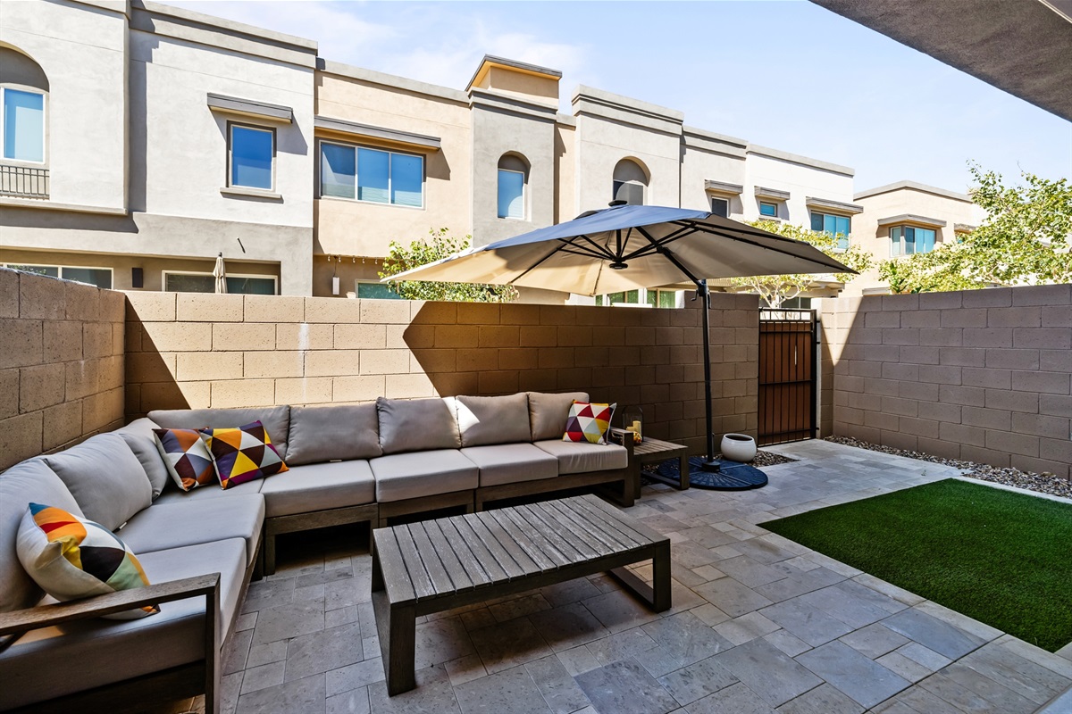 Luna Luxe Rooftop Retreat | 3BR • 2.5BA • Rooftop Deck — Luna Luxe Rooftop | 3BR • 2.5BA • Rooftop Deck, Scottsdale, Arizona — photo 2