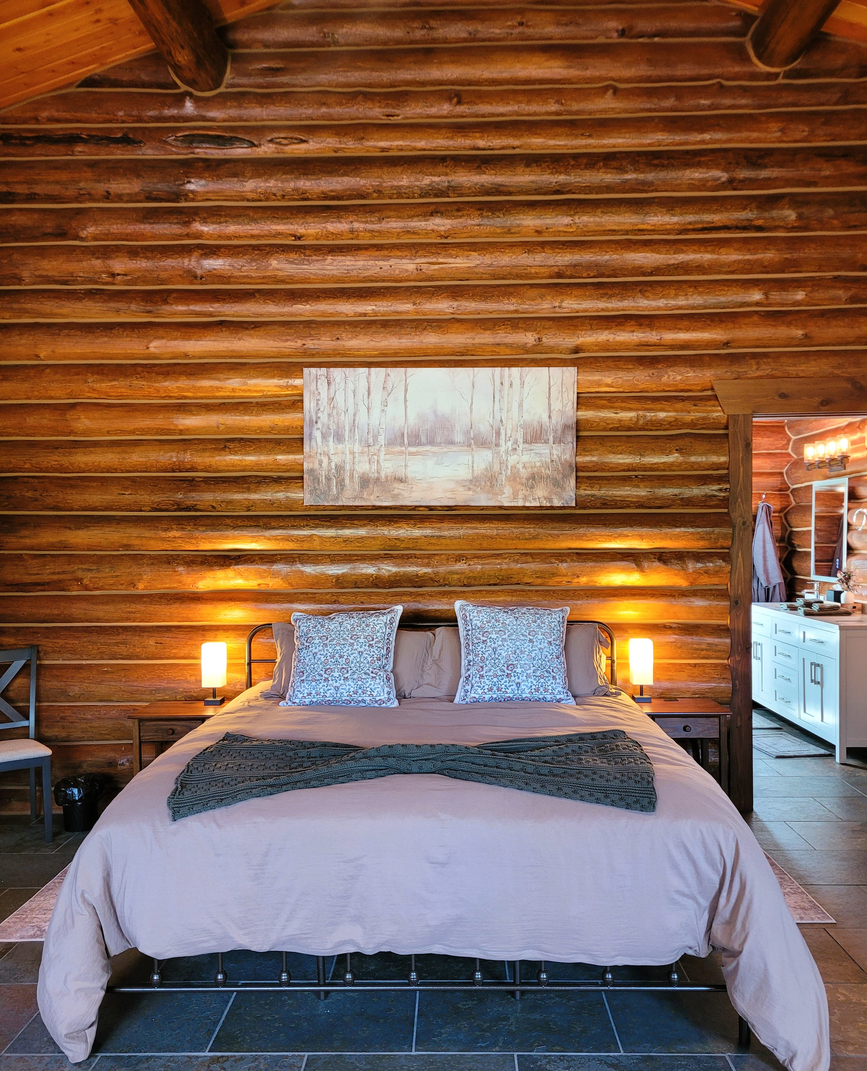 Stretch out in a plush king-size bed wrapped in peaceful mountain quiet