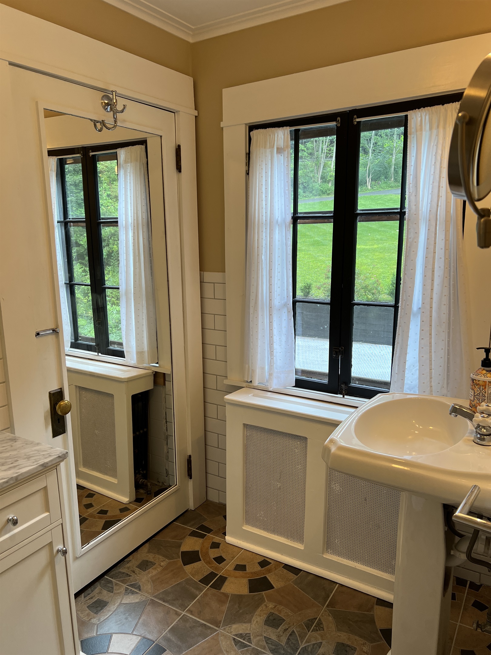 2nd floor - hallway bathroom with glass shower