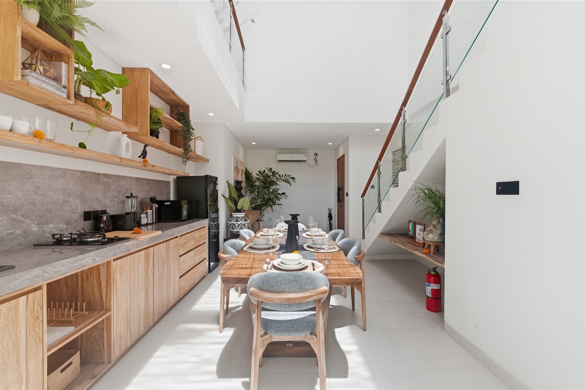 Dining Area & Kitchen