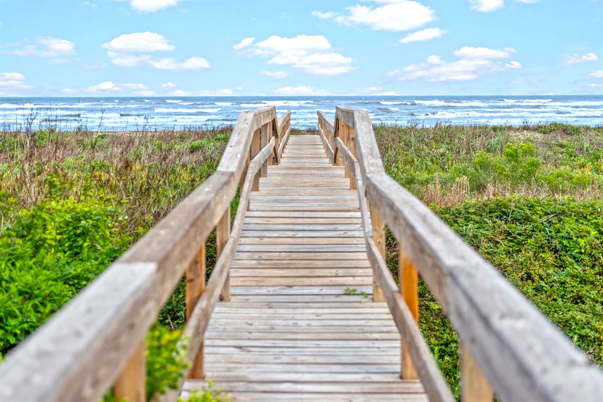 b7077e9ece0d49bcb228e9a552d50309 Large | Beachhouse | Texas | TX | Vacation Homes | Galveston | Crystal Beach | Kokomo | Breezy Days | Beachfront Elegance | Sunrise Serenity | Southern Sands Property Management, LLC