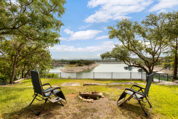 Wine on Texas Time | 5 Star View, Vineyard, & Kayaks