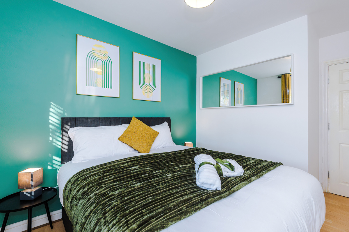 Hotel comfort King bed, clothes rail with hangers & blackout curtains